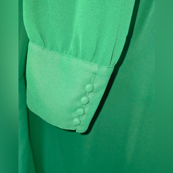 Vince Camuto Ruched Shoulder V-Neck Blouse - Picture 7 of 7